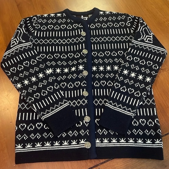 Demetre Sweaters - Scandinavian Wool Winter Sweater by Demetre with Hearts Size Small Blue/White